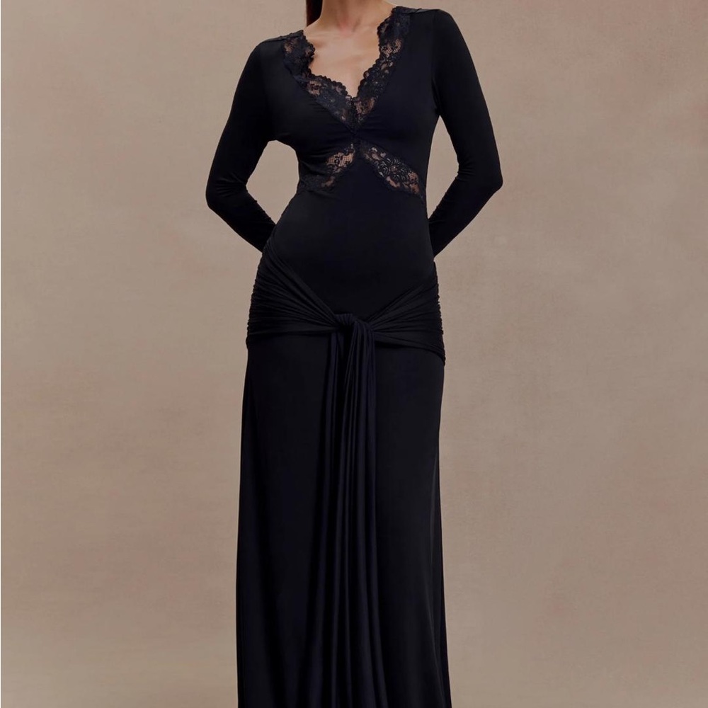 Elegant Black Lace Evening Gown
